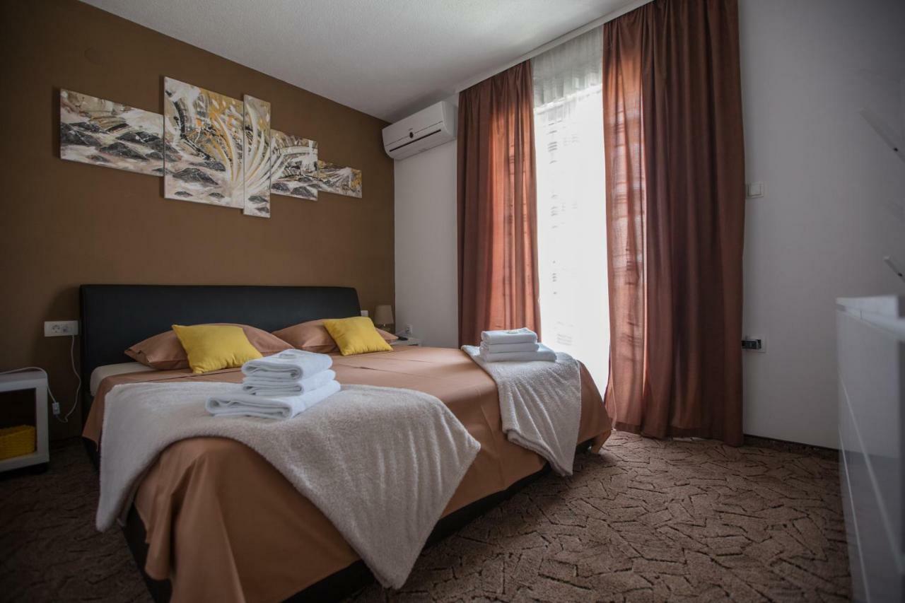 Luxury Apartment With Private Heated Pool Sibenik Exterior photo